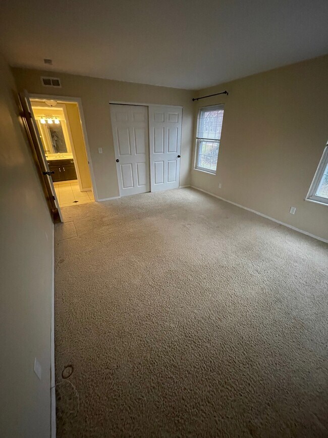 801 N Hanley Rd Unit B, University City, MO 63130 Condo for Rent in