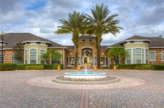 Foto del edificio - 10111 Courtney Palms Blvd