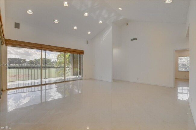 Building Photo - 3 br, 2 bath House - 7628 Elmridge Dr # 10-U