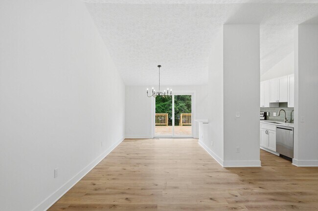 Foto del edificio - 202 Leslie Ct