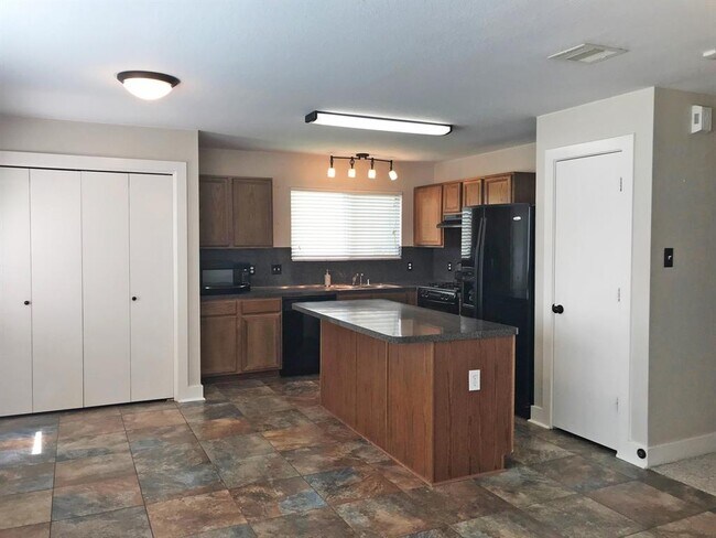 Building Photo - 26885 Kings Park Hollow Dr