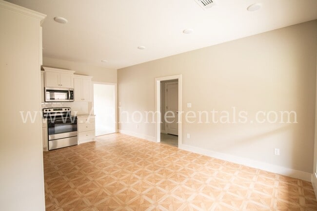 Building Photo - 11 John Ross Dr