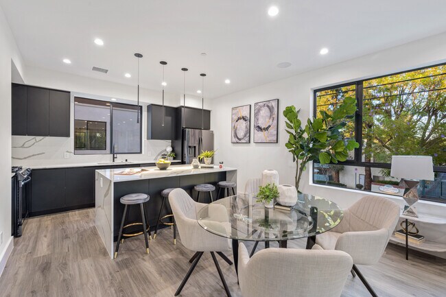 Foto del edificio - 18301 Collins St. Tarzana, CA 91356