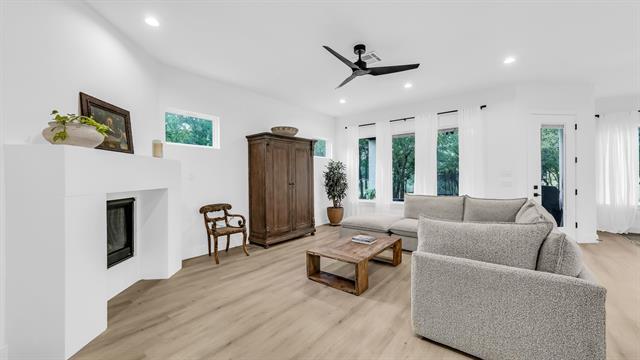 Building Photo - 141 Lakeside Dr