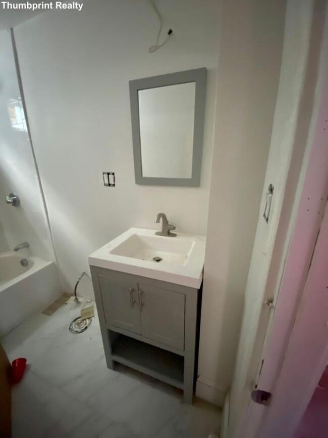 Building Photo - 3 bedroom in Boston MA 02124