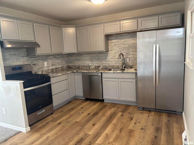 Foto del edificio - 3516 Central Ave