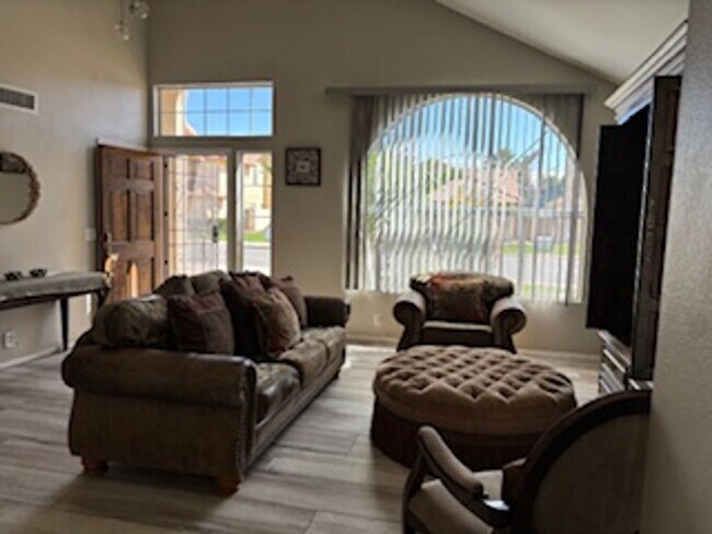 Foto del edificio - 4 BEDROOM 2.5 BATH HOME AT WATERS EDGE IN OCOTILLO CHANDLER, AZ