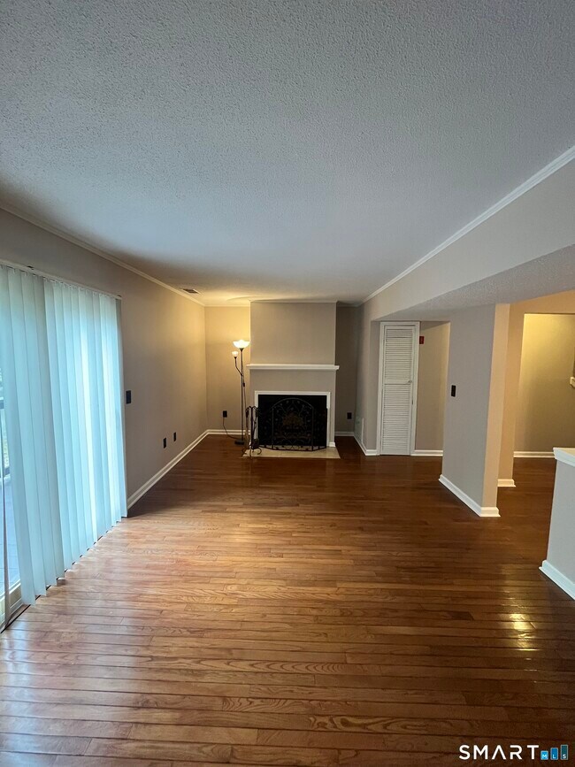 Foto del edificio - 25 Padanaram Rd