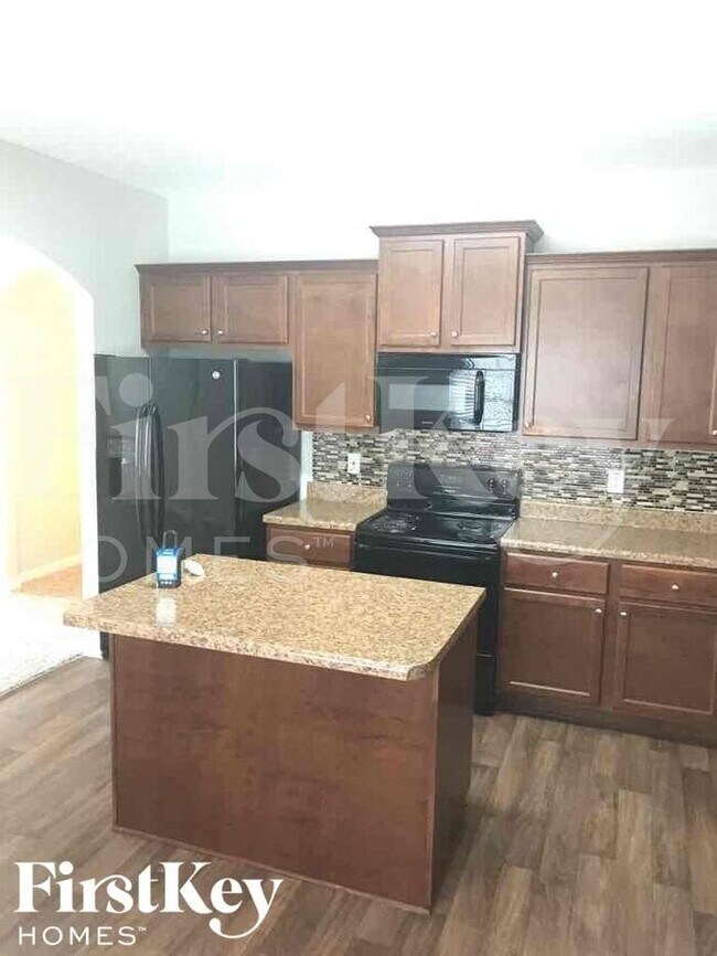 Building Photo - 583 Forrest Hills Dr