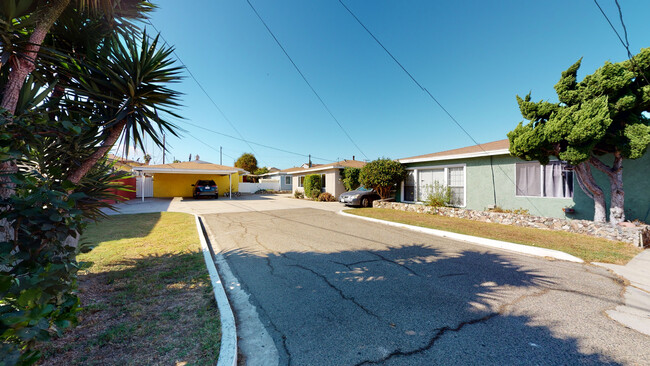 YELLOW HOUSE - 14521 Firmona Ave