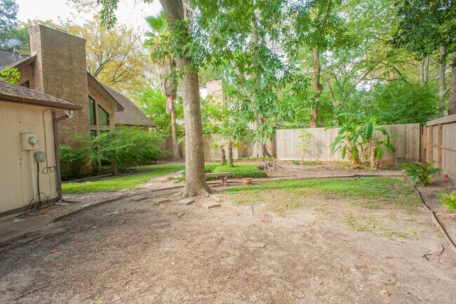 Building Photo - 2704 Pineneedle Ln