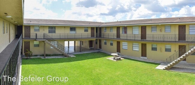Building Photo - 1 br, 1 bath Apartment - 3940 Palm Avenue ...