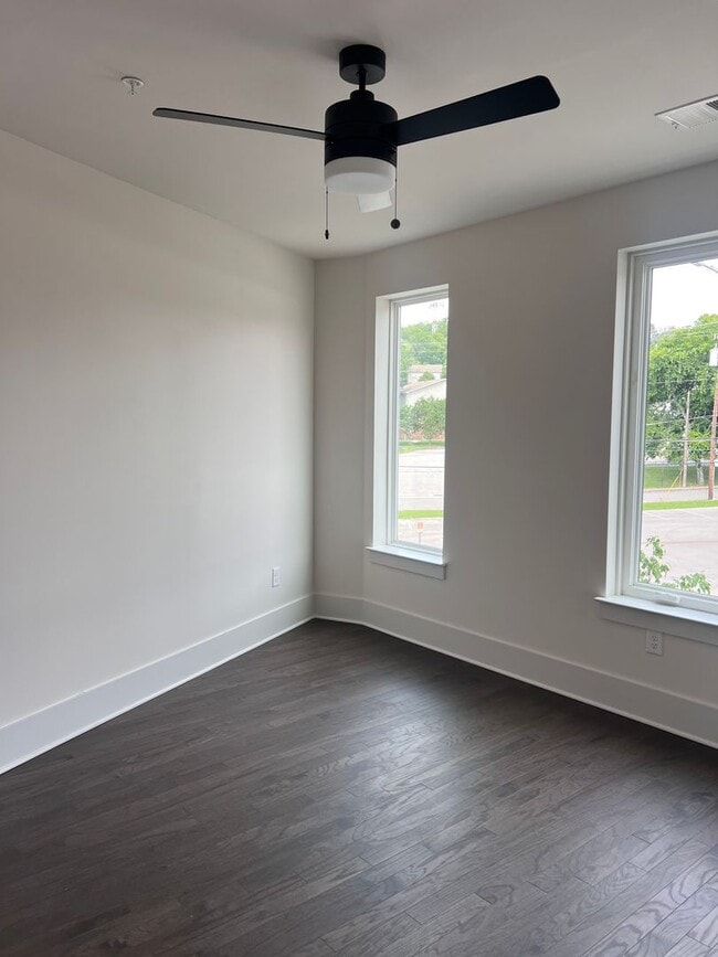 Building Photo - East Nashville Condo