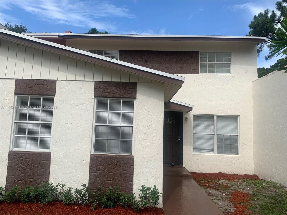 21008 NW 39th Ave, Miami Gardens, FL 33055 Townhome Rentals in Miami Gardens FL