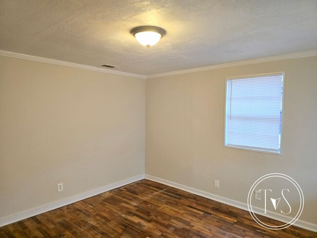 Building Photo - 39 Lissner Ave