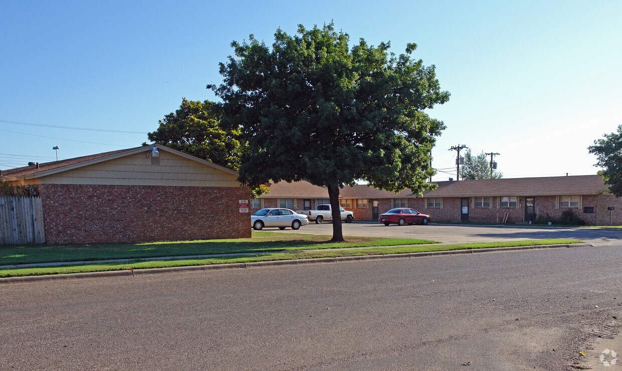 Foto del edificio - Red Oaks Apartments