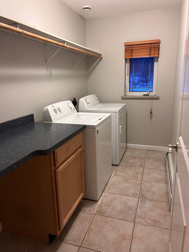 Building Photo - Charming 3-Bedroom, 2-Bath Single-Family Home with 2-Car Garage