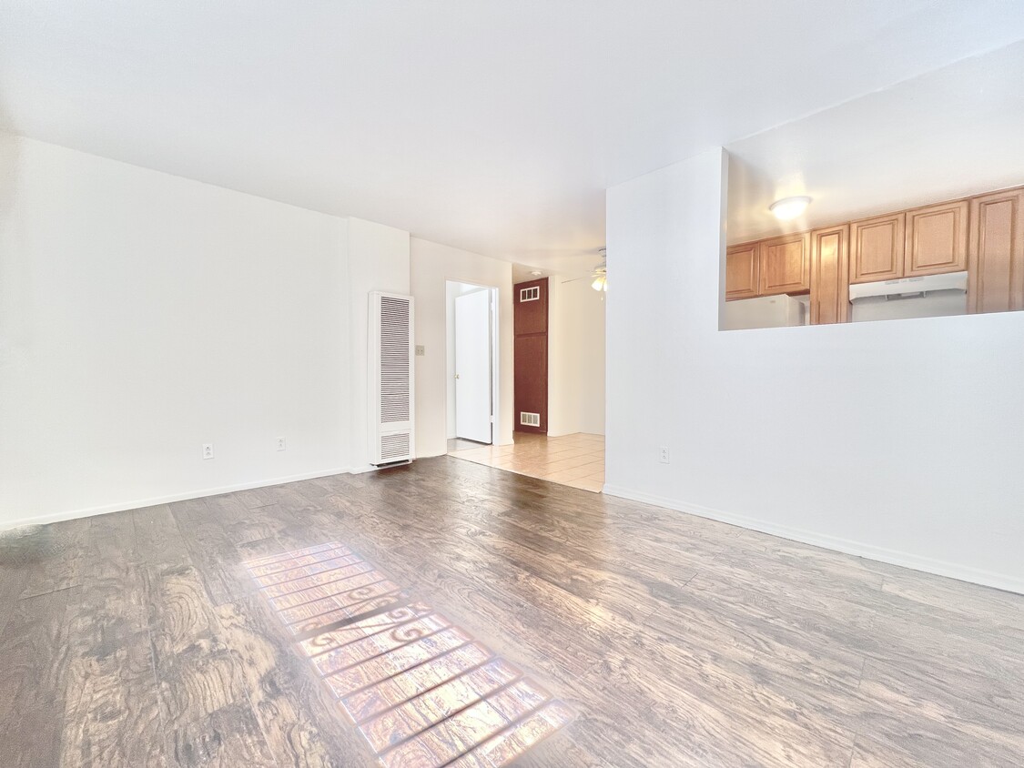 Primary Photo - 617 N St Andrews Pl