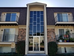 Building Photo - 2019 Benson Gardens Blvd