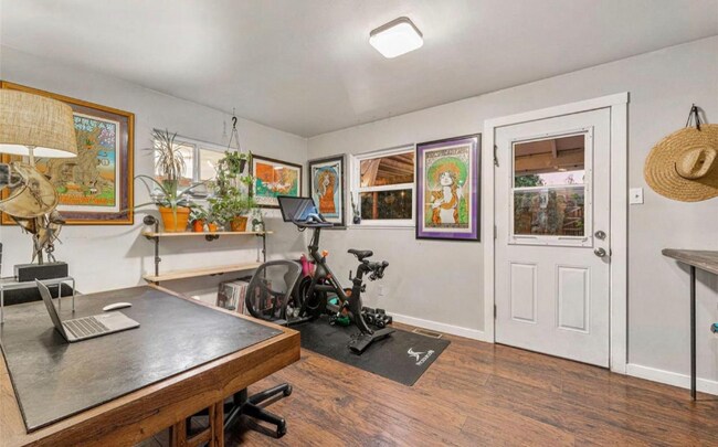 Building Photo - 1601 W Hoye Pl