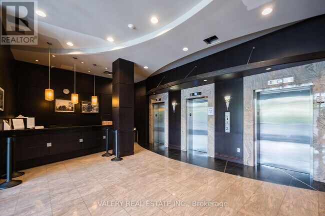 Building Photo - 51 Lower Simcoe St
