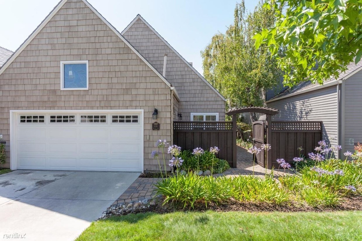 Primary Photo - 2 br, 2.5 bath House - 616 Mystic Ln