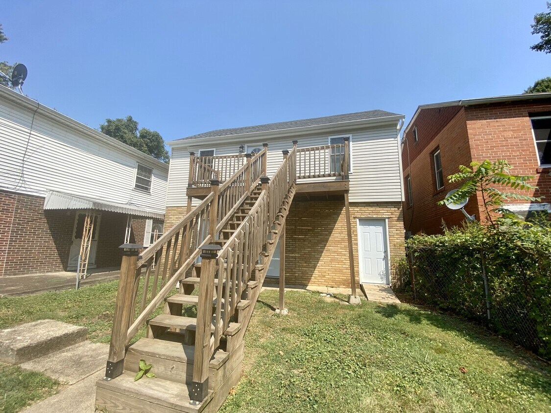 Primary Photo - 1322 10th Ave