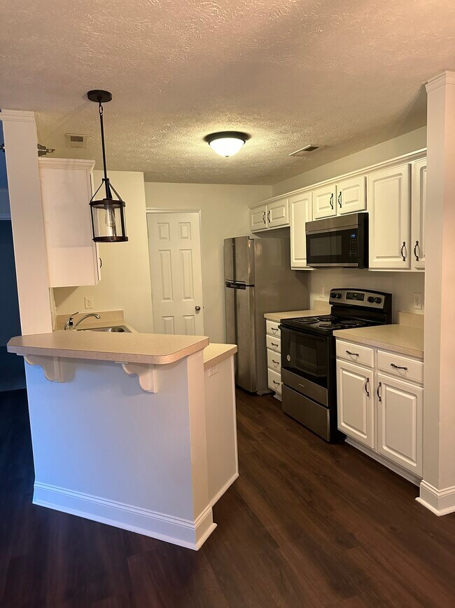 Foto del edificio - 623 Wyndhurst Dr
