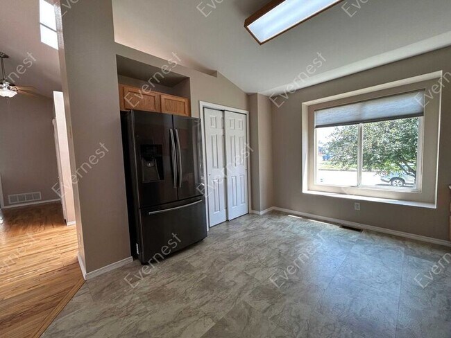 Building Photo - 833 Candlestar Loop N
