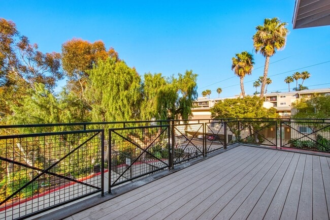 Building Photo - Gated Cable Building loft - Excellent loca...
