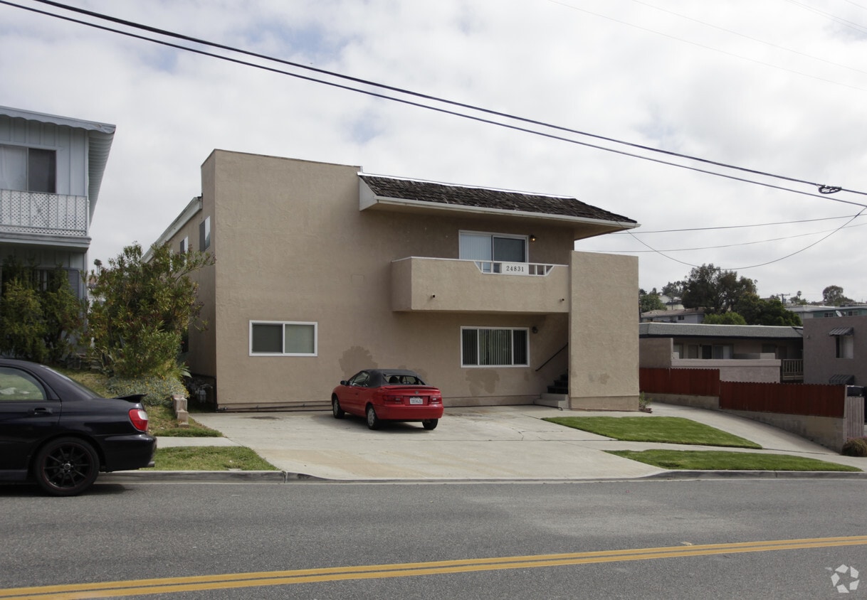 Building Photo - 24831 La Cresta Dr