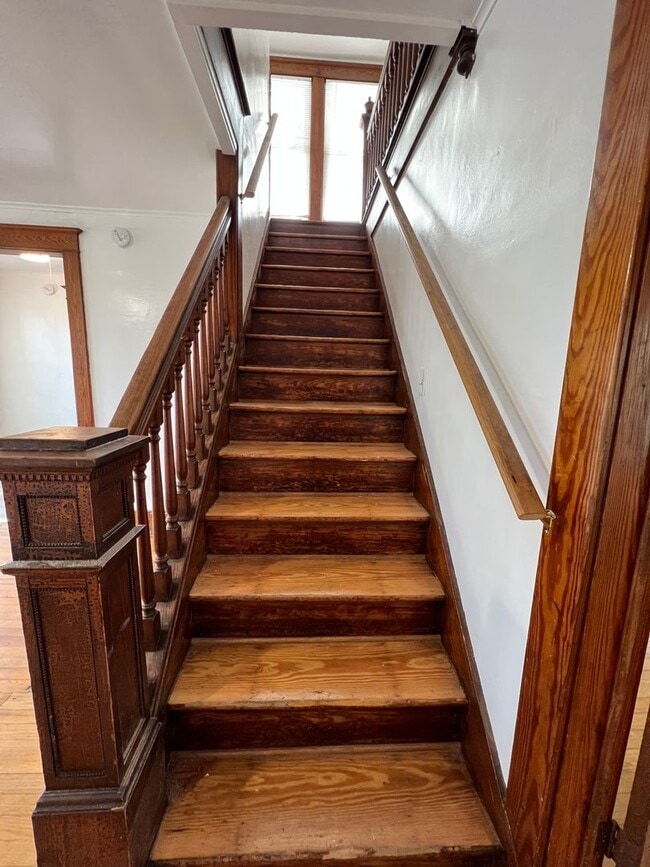 Building Photo - 3 Bed 1 Bath Single Family House 13 Essex St.