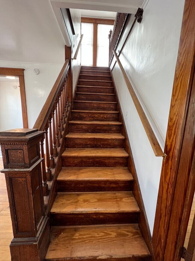 Foto del edificio - 3 Bed 1 Bath Single Family House 13 Essex St.
