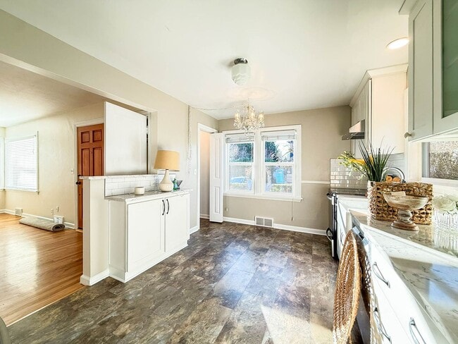 Building Photo - Beautiful Home in Convenient Northgate Location