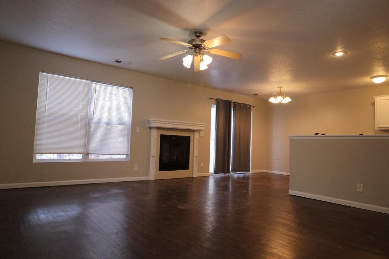 Foto principal - 2430 Deerfield Blvd