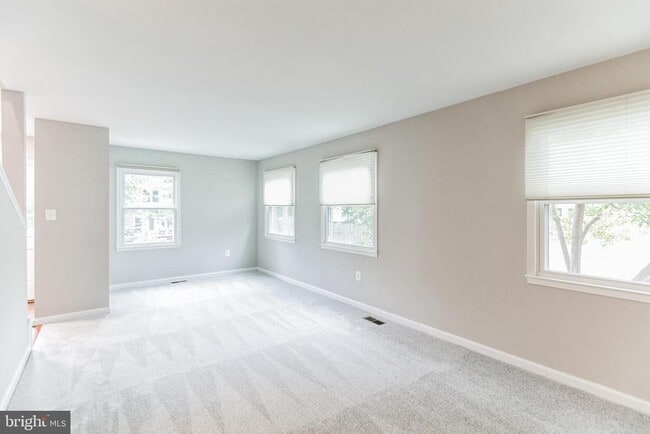 Foto del edificio - 5335 Lake Cove Ct