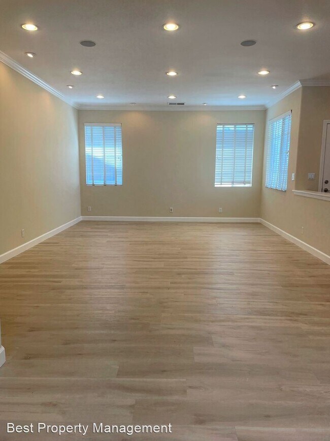 Foto del edificio - 4 br, 3 bath House - 1269 Michigan Ave