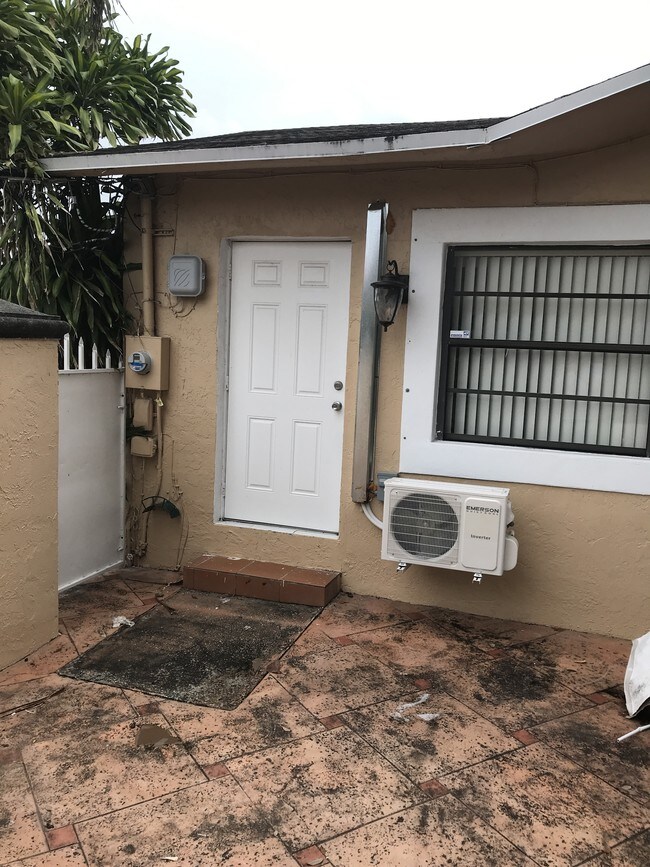 Private entrance - 2750 SW 114th Ave