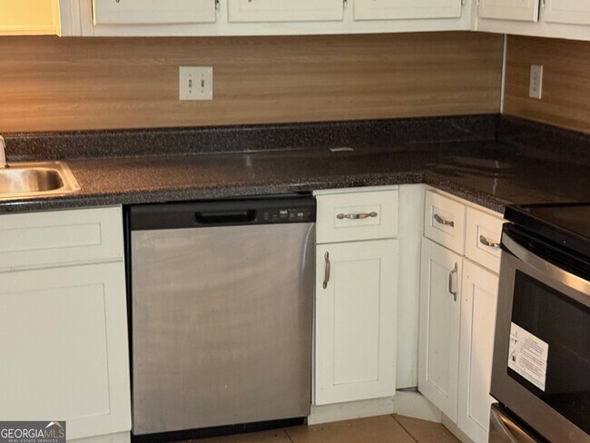 Foto del edificio - 1736 Salem Woods Dr SE