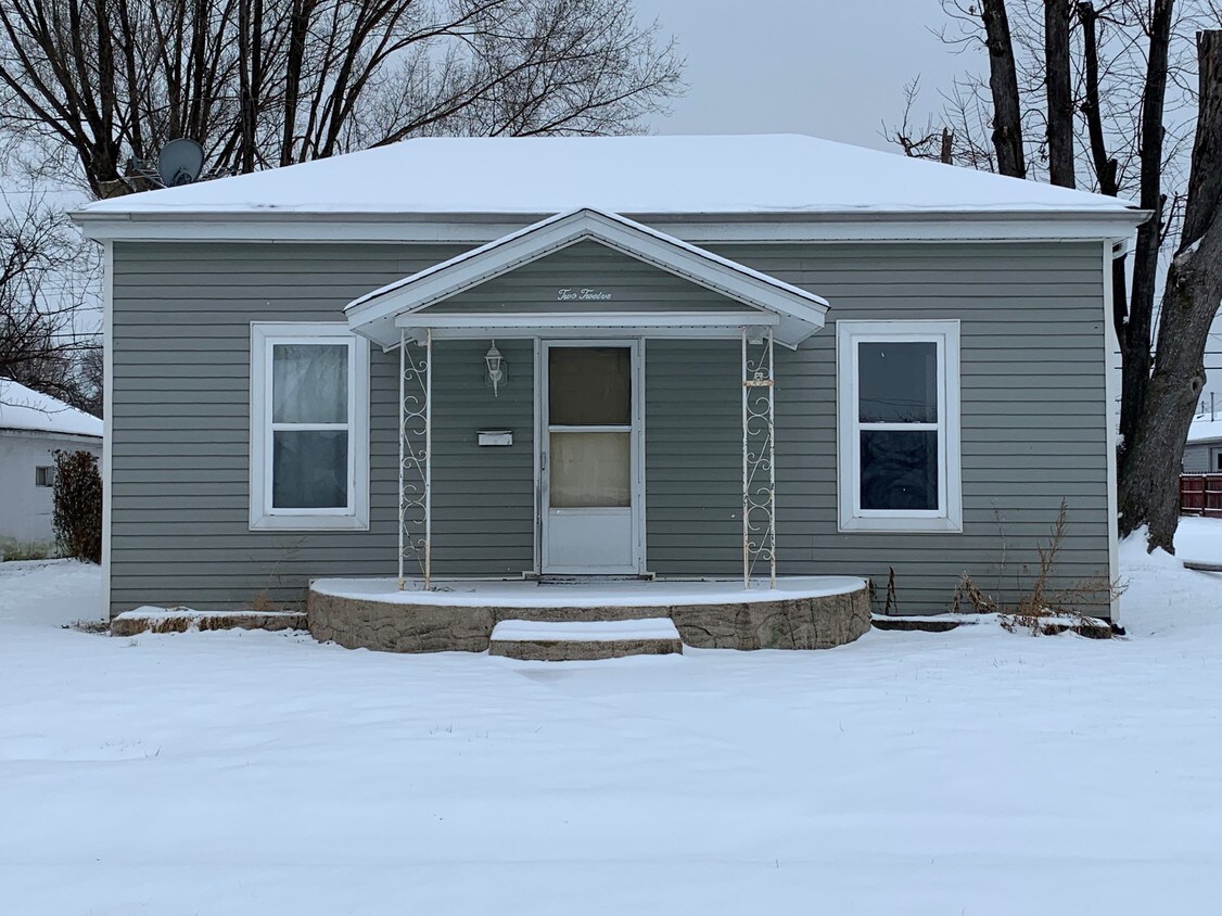 212 Logan St, Bethalto, IL 62010 House Rental in Bethalto, IL
