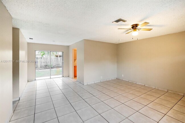 Foto del edificio - 7820 SW 9th St
