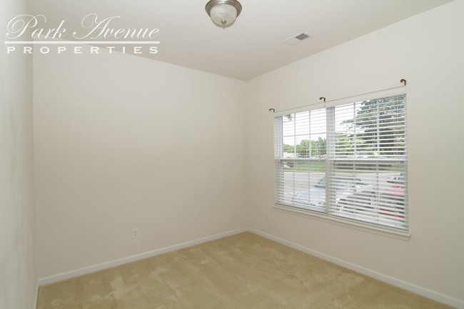 Building Photo - 5742 Bent Creek Cir