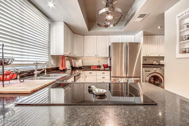 Foto del edificio - 5950 N 83rd St