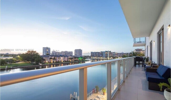Building Photo - 4010 S Ocean Dr