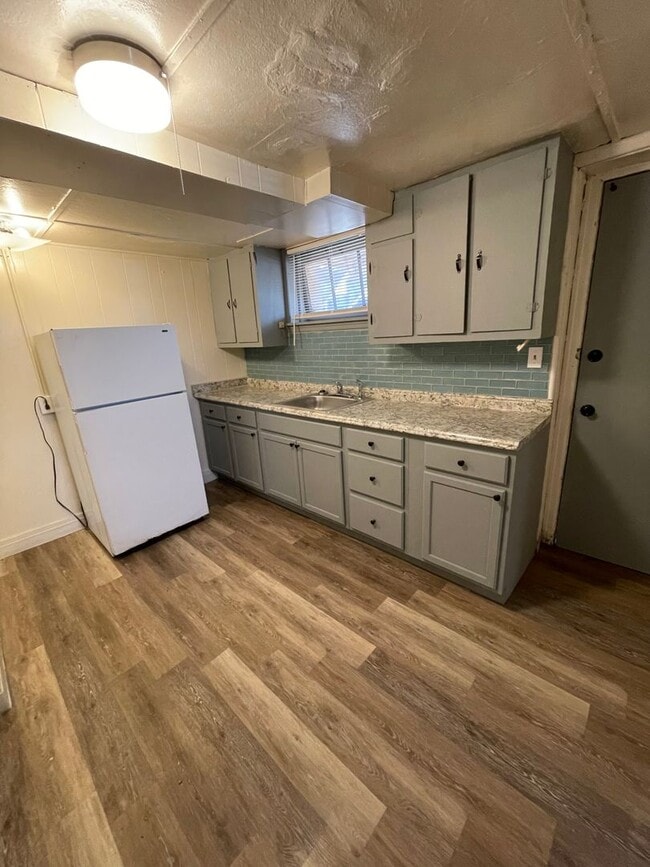 Building Photo - EHN720