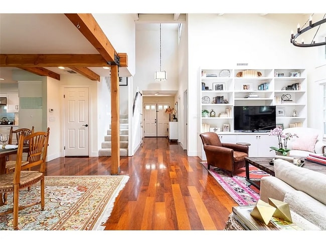 Foto del edificio - 12807 Milbank St