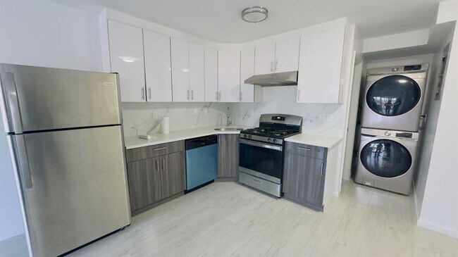 Foto del edificio - 31-22 60th St