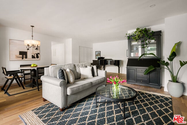 Foto del edificio - 7250 Franklin Ave