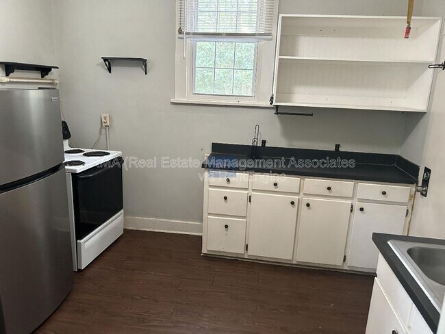 Foto del edificio - 738 W Poplar St