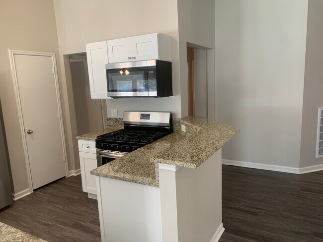 Foto del edificio - 7823 Log Hollow Dr